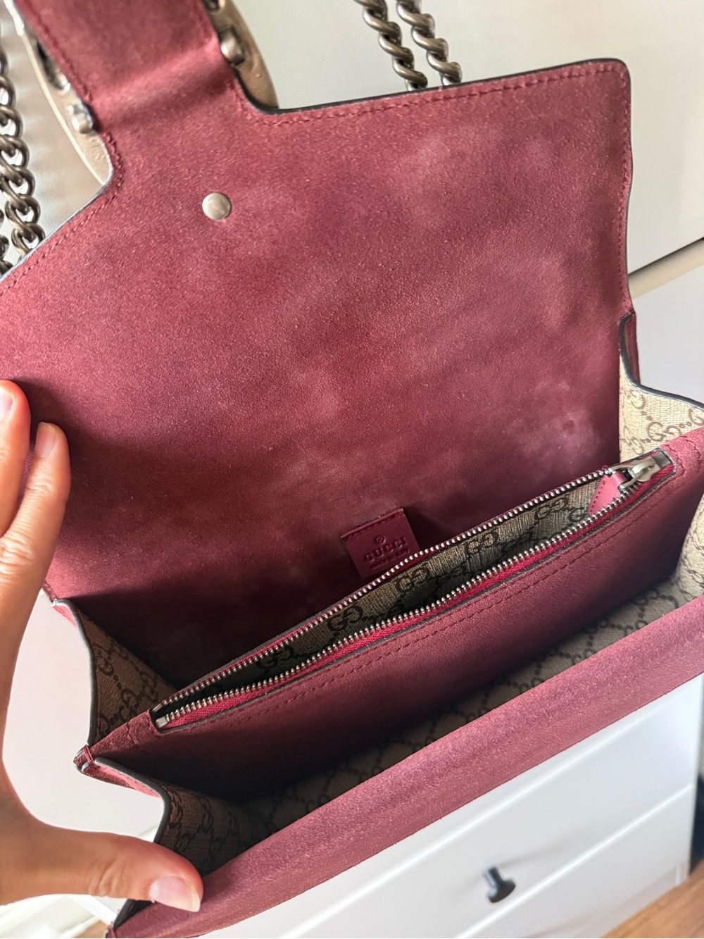 Gucci Floral GG Supreme Shoulder Bag in Beige and Red - Picture 3 of 3